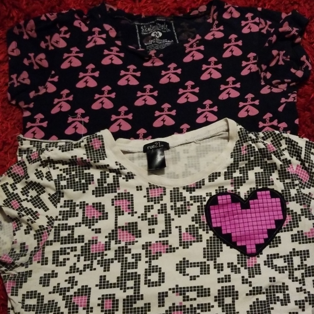 T-shirt lot. Gamer and skelanimals